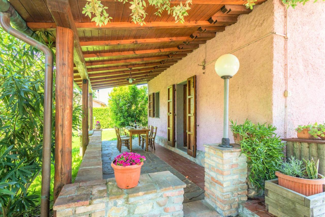 Hostly - Country House Donoratico - Only For Families Buitenkant foto